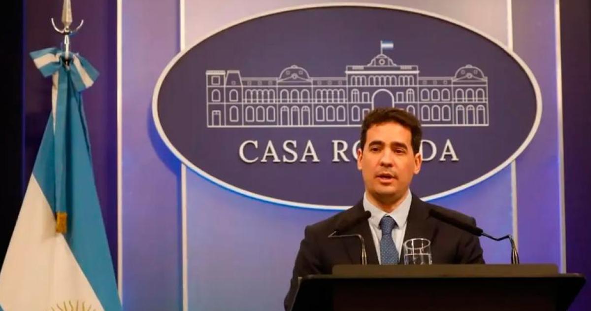 El vocero presidencial Adri�n Ravier ratificó en Casa Rosada la continuidad de la motosierra y aseguró que el Gobierno proyecta la reelección de Javier Milei en primera vuelta en 2027