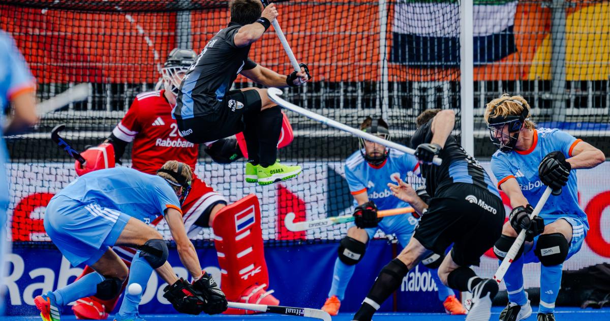 El seleccionado argentino perdió y buscar� la clasificación ante Nueva Zelanda
