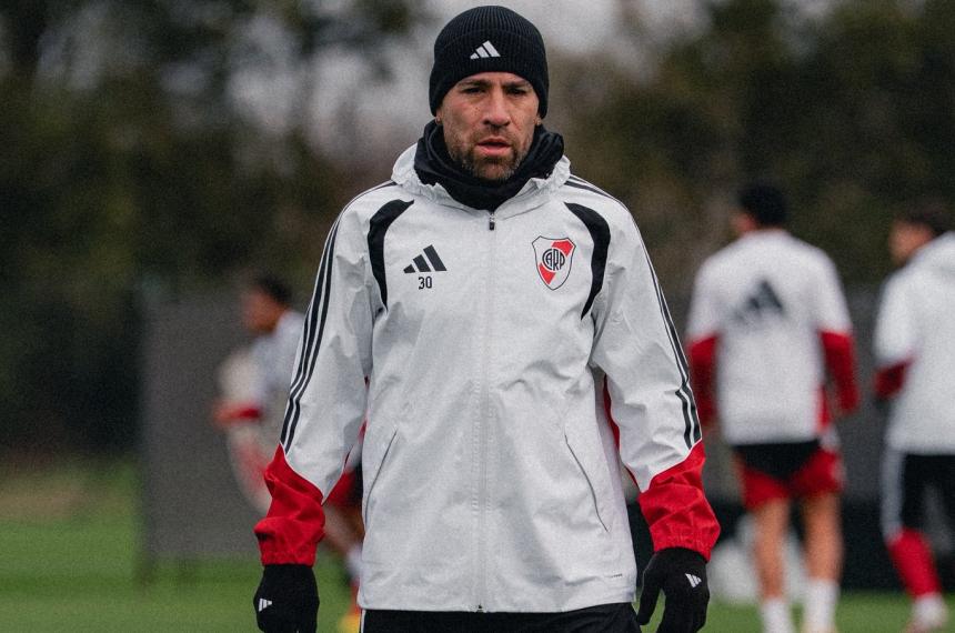 Nicol�s Otamendi se aferra en la defensa del Millonario