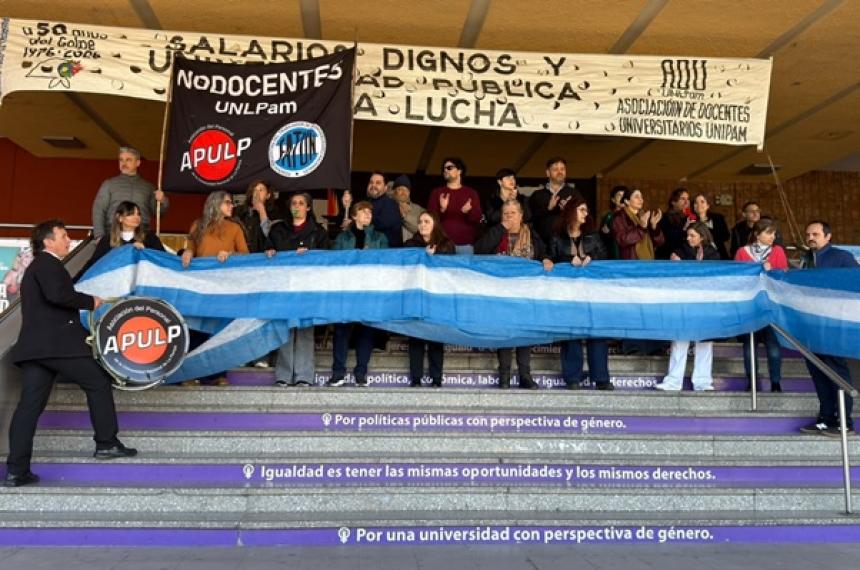 Los docentes se manifestaron en Santa Rosa