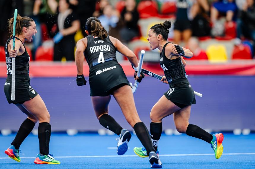 El festejo de Las Leonas en la victoria sobre Escocia