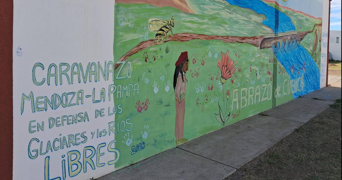 El domingo se realizó una pintada colectiva detr�s de la Terminal de Santa Isabel