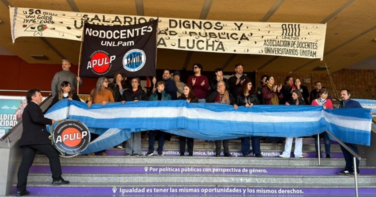 Los docentes se manifestaron en Santa Rosa