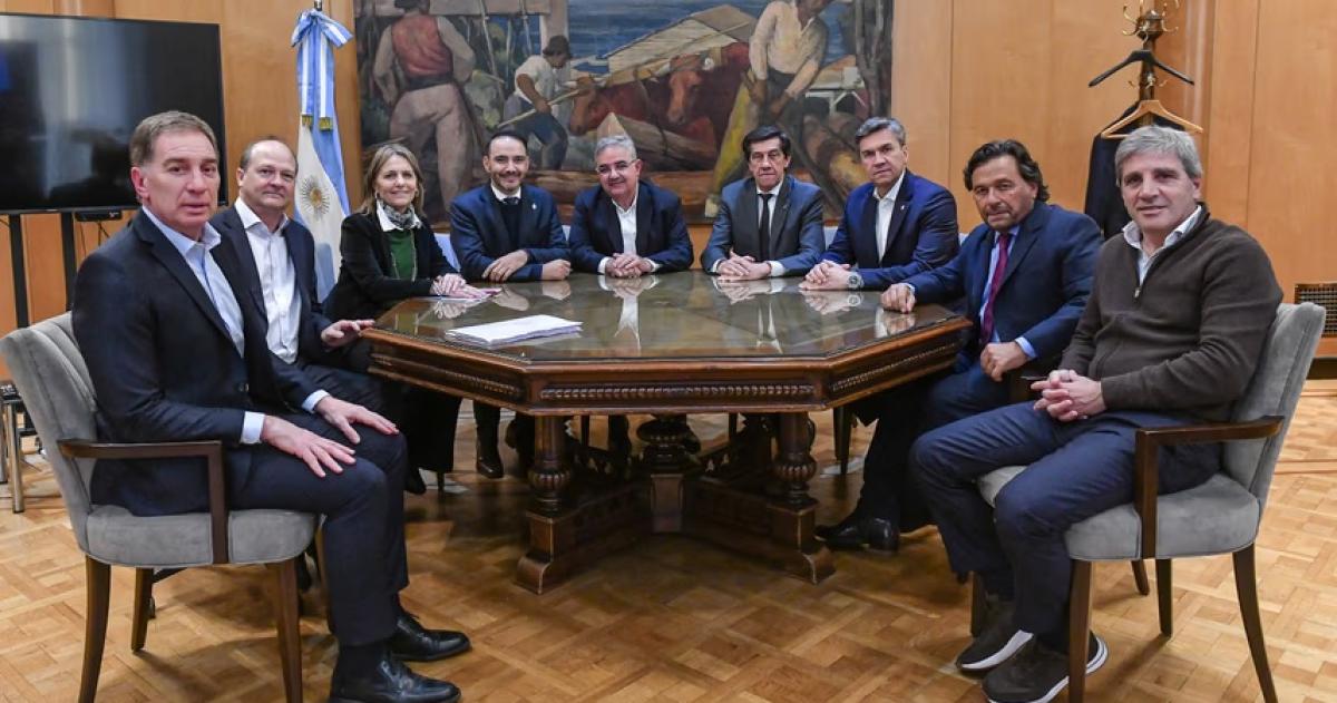 Caputo Santilli y mandatarios provinciales