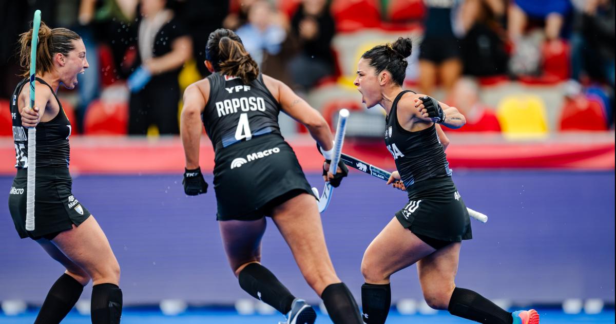 El festejo de Las Leonas en la victoria sobre Escocia