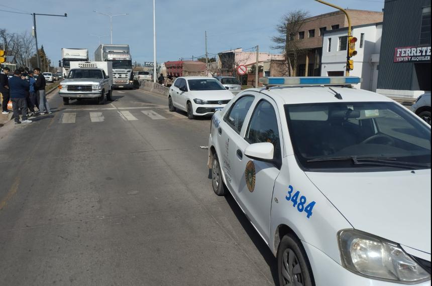 El siniestro vial involucró a tres vehículos entre ellos un móvil policial