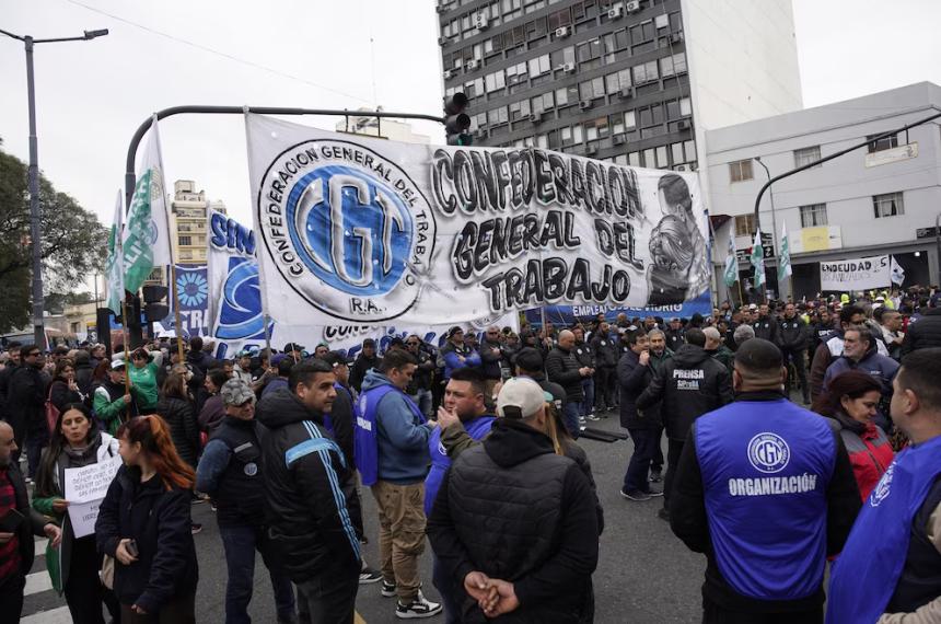 La CGT y las CTA marcharon a Economía