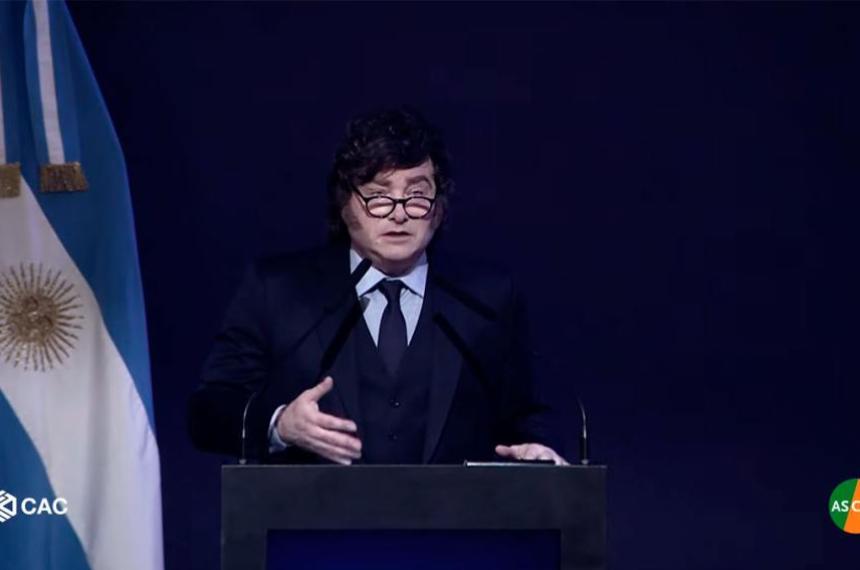 Javier Milei volvió a cuestionar el aborto legal durante su exposición en el Council of the Americas y vinculó la caída de la natalidad con el crecimiento económico y el futuro del sistema previsional