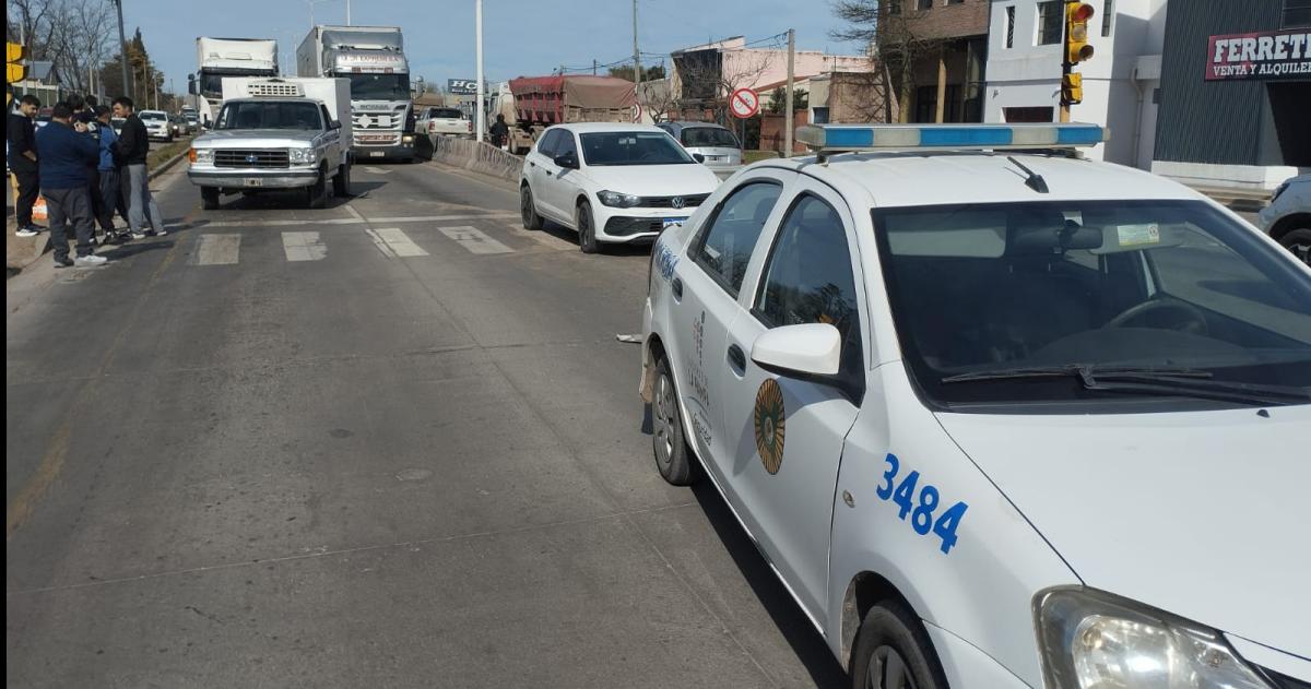 El siniestro vial involucró a tres vehículos entre ellos un móvil policial