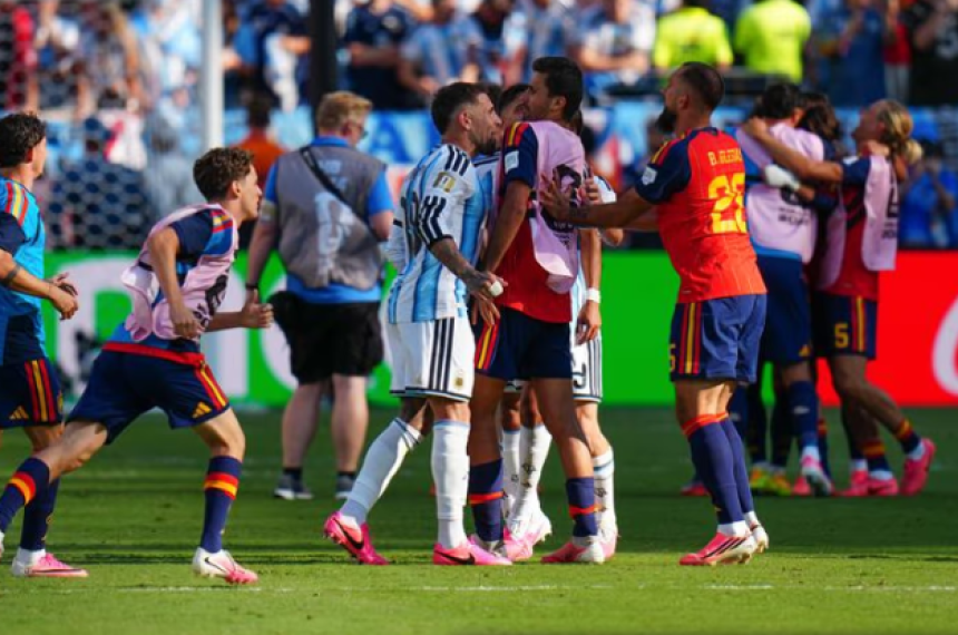 Tres futbolistas argentinos fueron sancionados por los incidentes