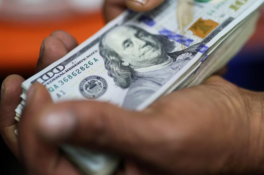 Los bancos quedaron habilitados a prestarle hasta el 15-en-porciento- de sus depósitos en dólares a empresas no vinculadas al sector exportador