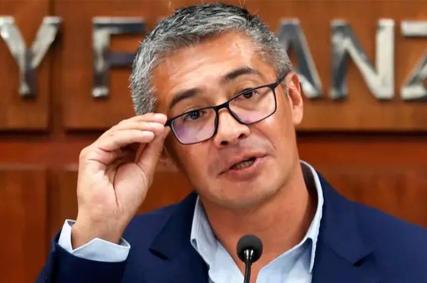 Bolivia destituyó a su ministro de Economía tras la censura del Congreso