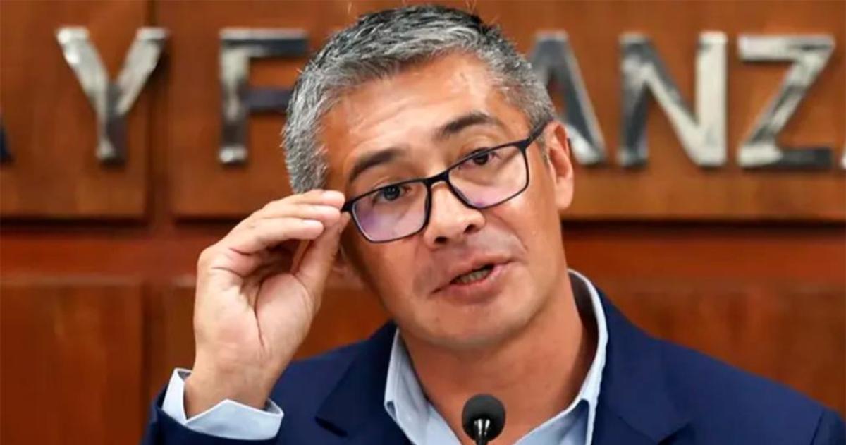 Bolivia destituyó a su ministro de Economía tras la censura del Congreso