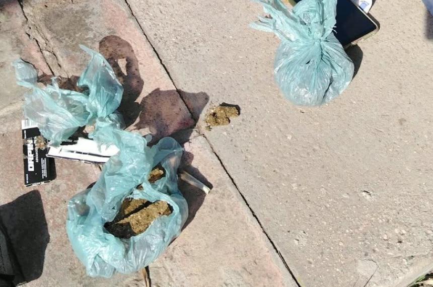 La mochila y los envoltorios secuestrados por la policía