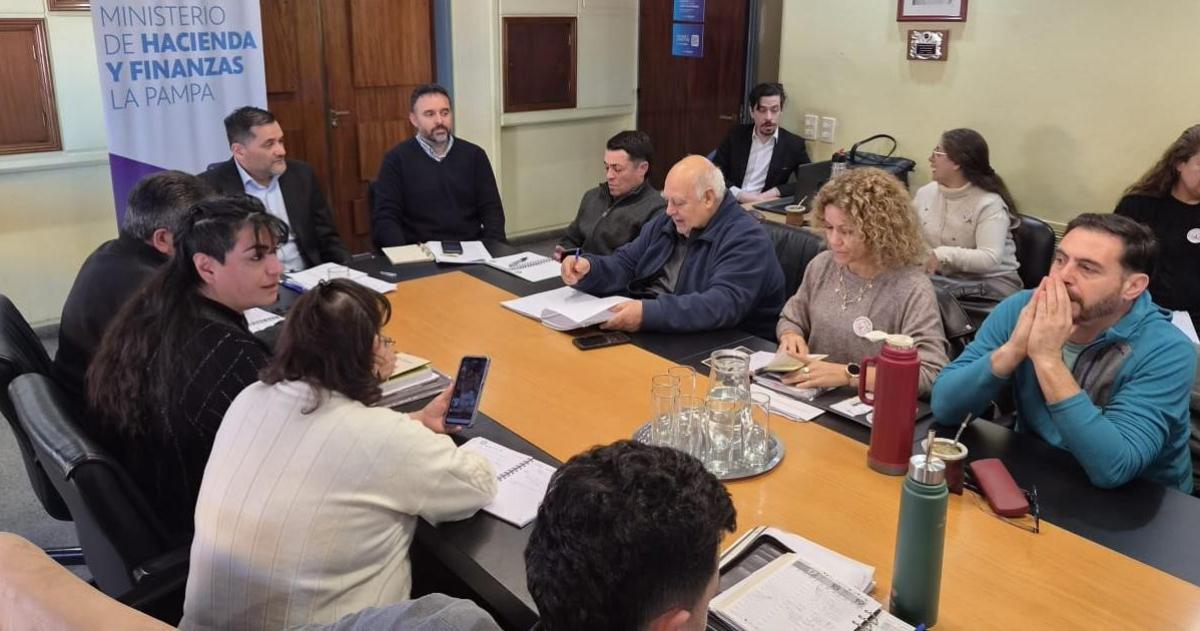 Nos fuimos sin firmar y el Ejecutivo pidió un cuarto intermedio para el lunes dijo Roxana Rechimont