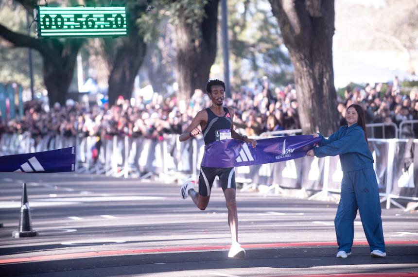 Yomif Kejelcha tras la gesta en Buenos Aires