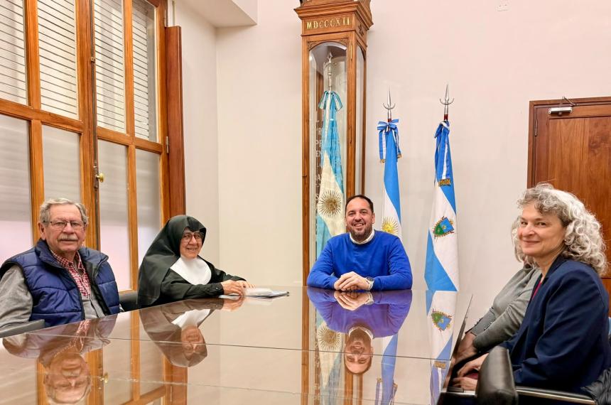 El indentende di N�poli recibió a integrantes de la comisión impulsora
