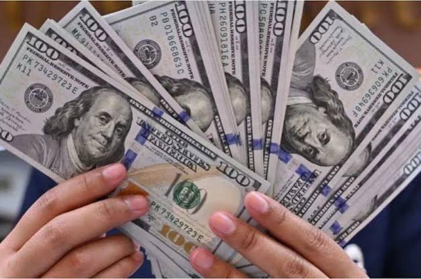 El dólar llegó a  1525