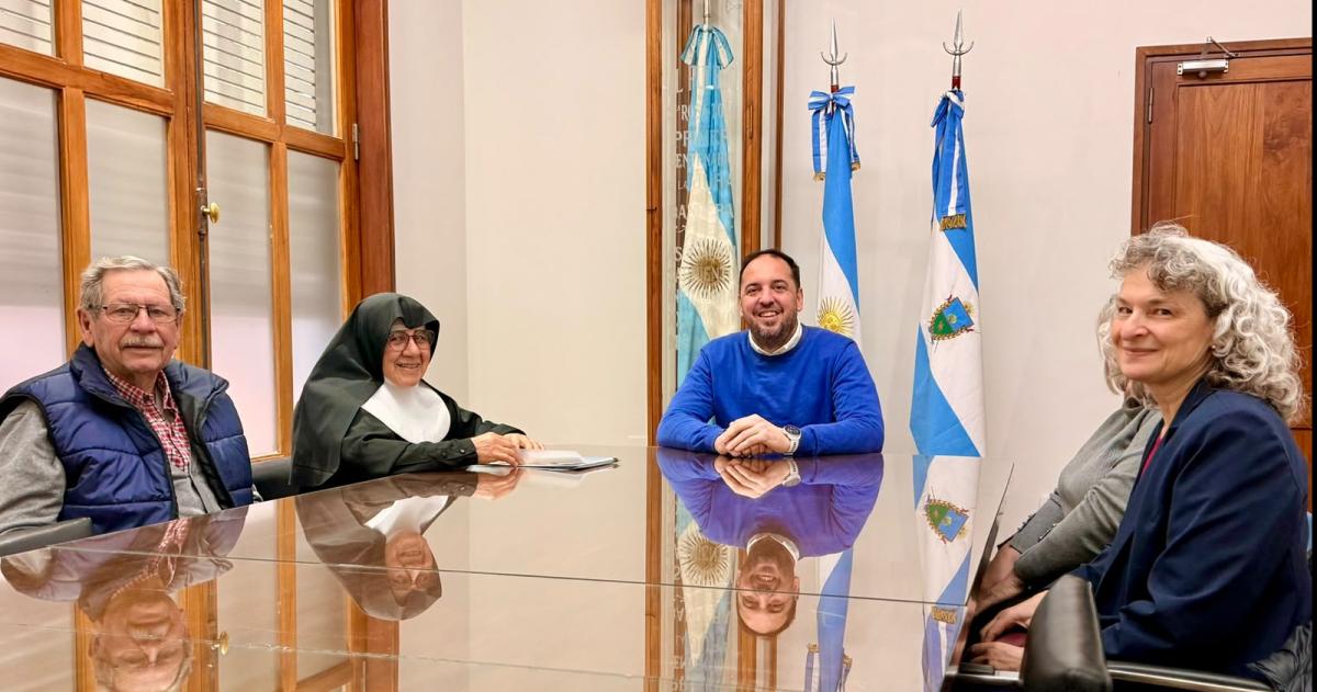 El indentende di N�poli recibió a integrantes de la comisión impulsora