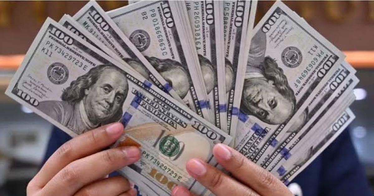 El dólar llegó a  1530