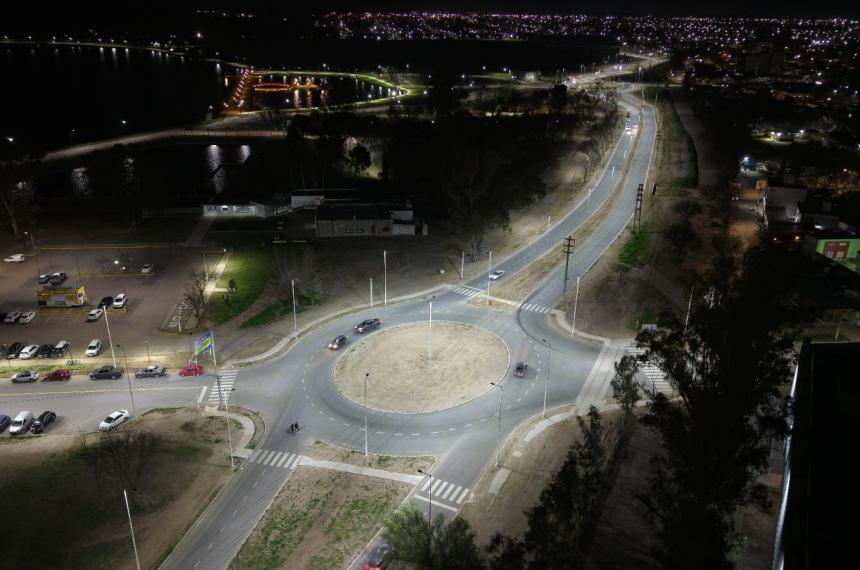 Con 125 columnas de alumbrado el nuevo corredor vial del oeste quedó plenamente operativo las 24 horas