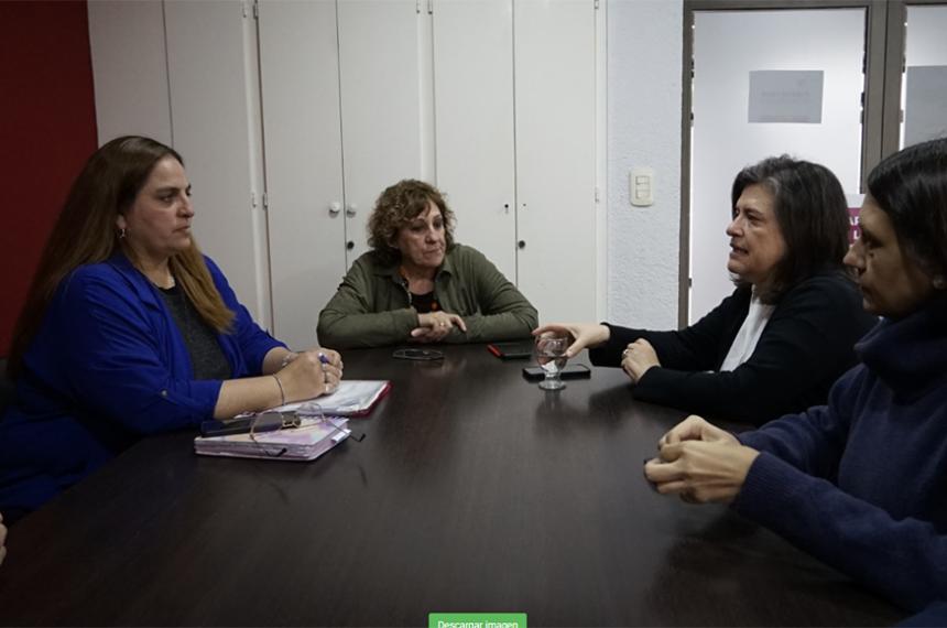 Mónica Curutchet junto a la ministra Fernanda Gonz�lez en el encuentro que tuvieron en Castex