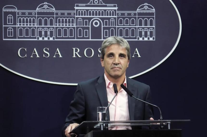 El ministro Caputo encabezó este miércoles una conferencia de prensa