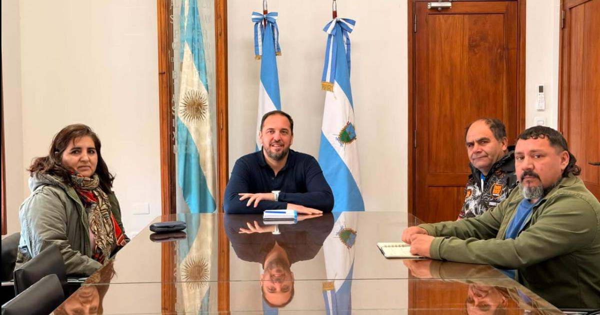 Vecinos de los barrios El Amanecer y de Bella Vista oeste con el intendente santarroseño