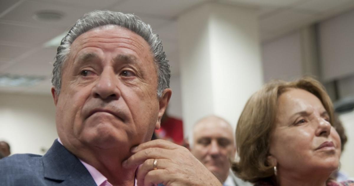  El ex presidente Eduardo Duhalde y su esposa la ex senadora Hilda Chiche Duhalde