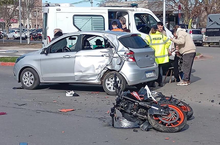 El motociclista resultó gravemente herido