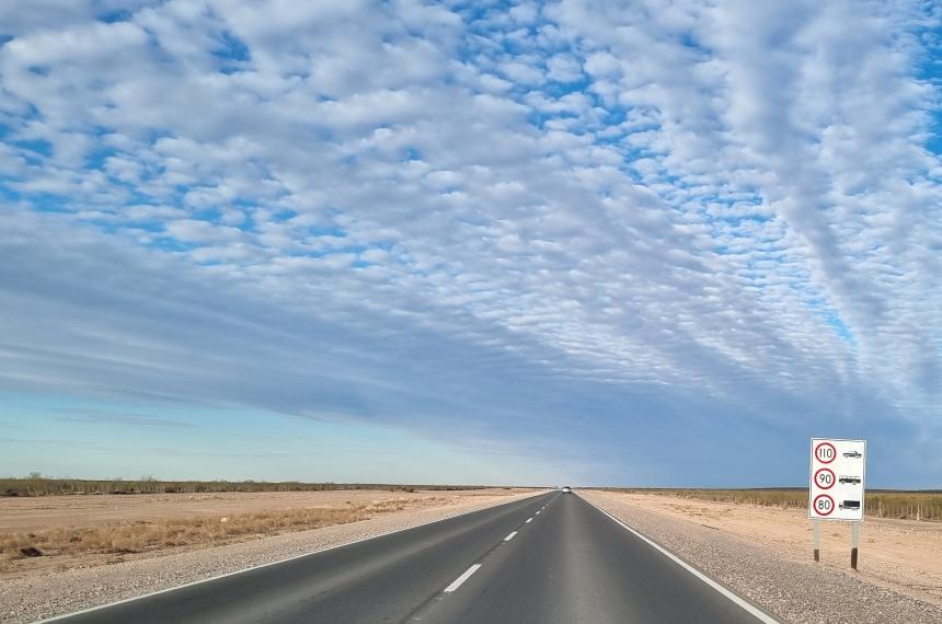 Un conductor que buscó sobrepasar a un camión en la Ruta del Desierto