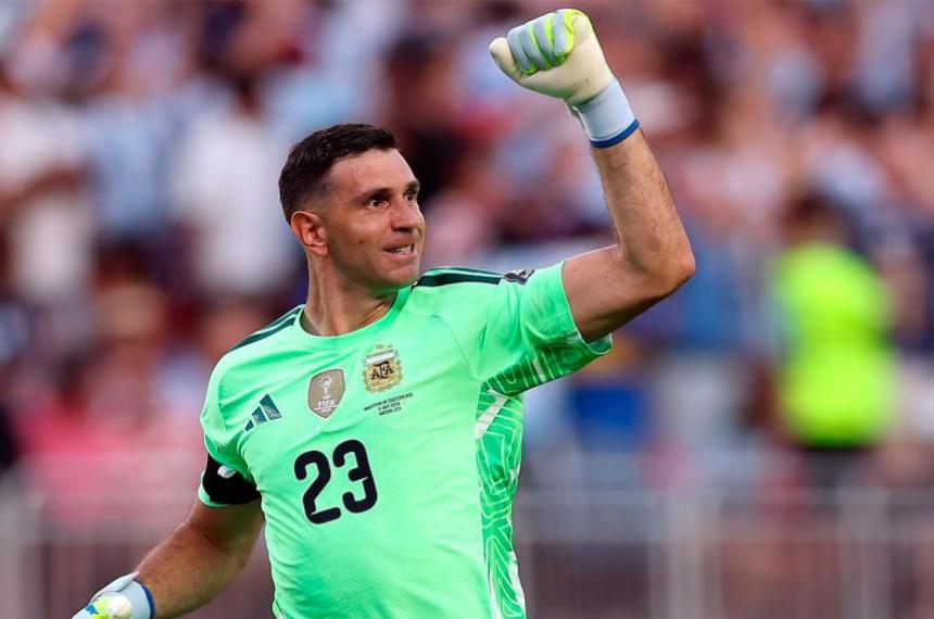 Emiliano Dibu Martínez dejar� Aston Villa después de seis temporadas y continuar� su carrera en Chelsea donde buscar� adueñarse de la titularidad en el arco de los Blues