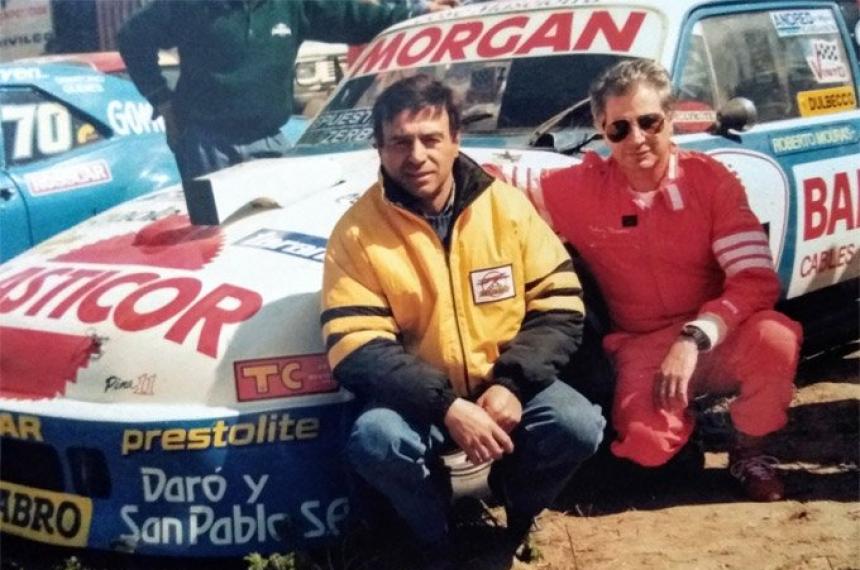Pedersoli junto al Toro Mouras Dos glorias del automovilismo argentino