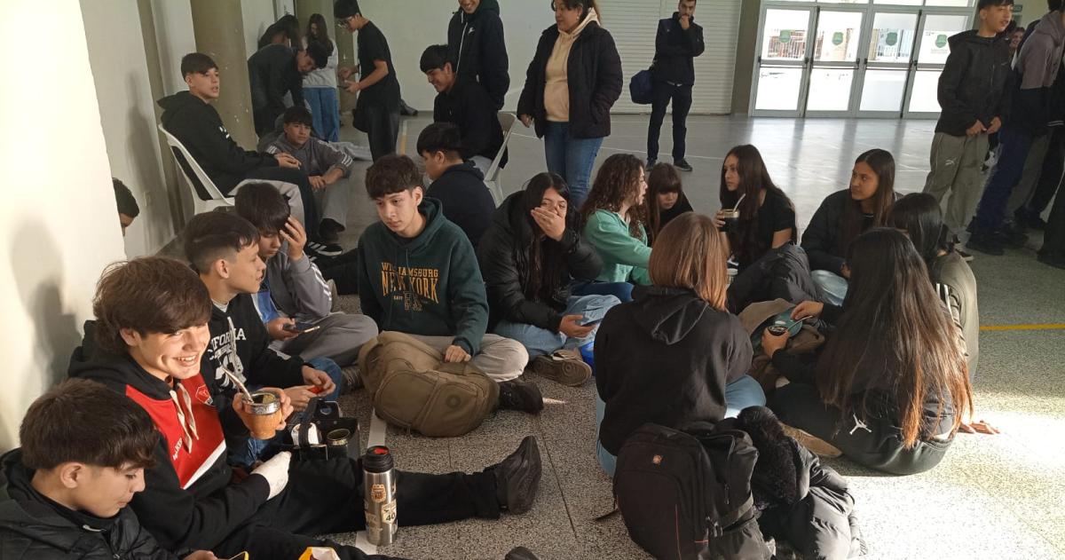 El Colegio Secundario Rep�blica de El Salvador reunió a estudiantes docentes y familias