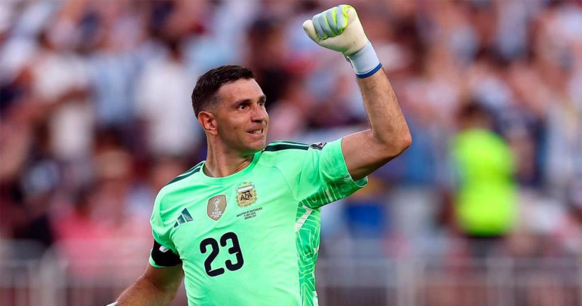 Emiliano Dibu Martínez dejar� Aston Villa después de seis temporadas y continuar� su carrera en Chelsea donde buscar� adueñarse de la titularidad en el arco de los Blues
