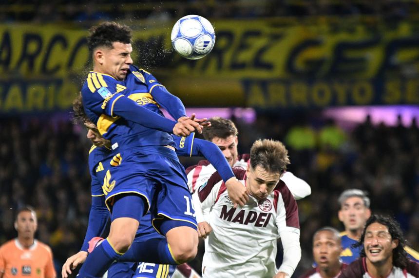 Boca y Lan�s juegan en La Bombonera
