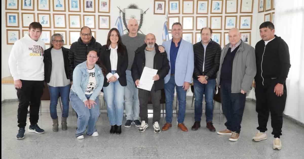 El acto en que se entregó la matrícula a la cooperativa trenelense
