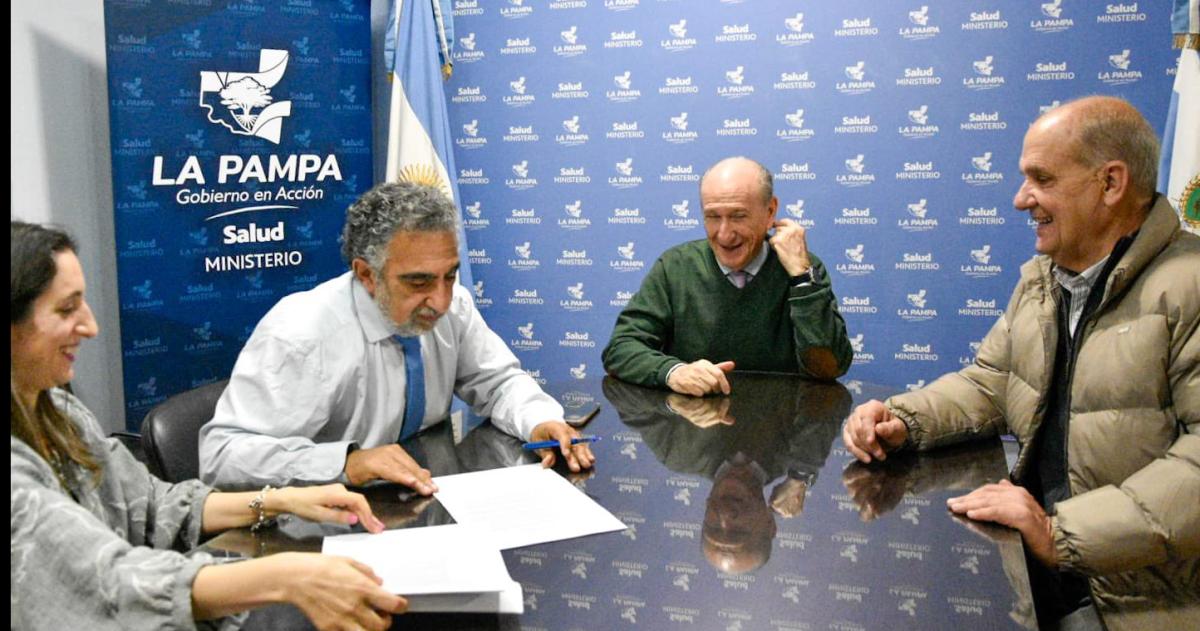 El subsecretario Gustavo Vera firmó el convenio con Pablo Zurro