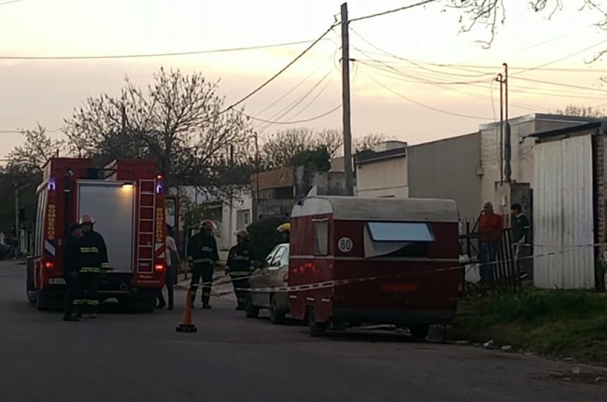Personal de Bomberos y de la Comisaría Tercera trabajaron en el lugar
