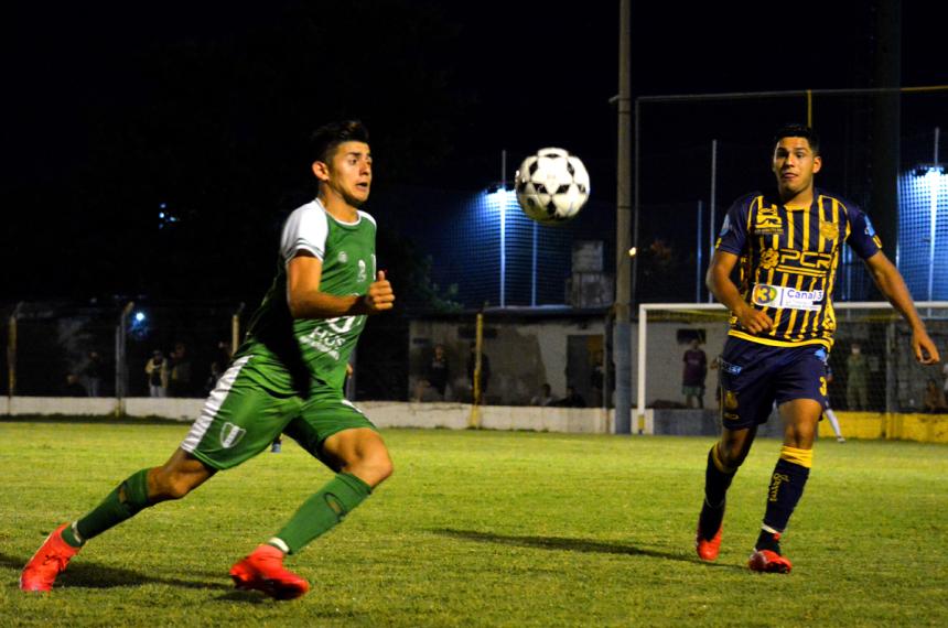 Fredes con la camiseta de Unión Deportiva Bernasconi allí dio el gran salto