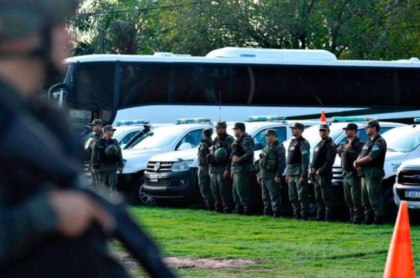 Aumentos salariales para estatales militares y fuerzas de seguridad- coacutemo quedoacute el esquema escalonado