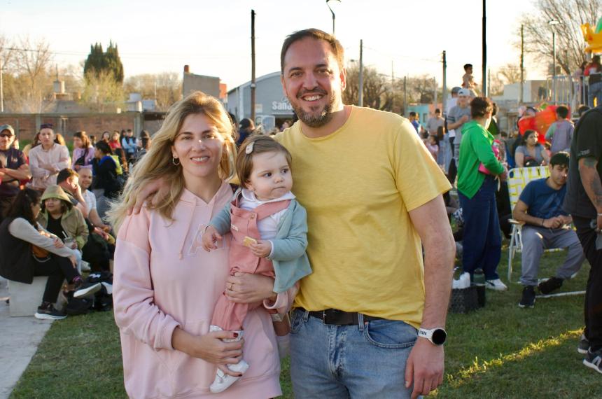 Juntos en el acto de inauguración de la remodelada plaza de Villa Parque