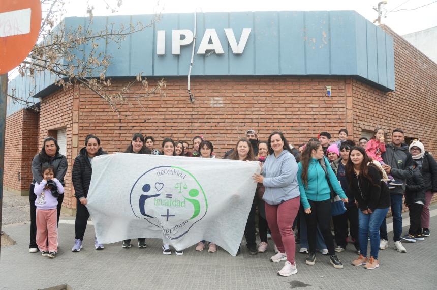 Familias reclamaron frente al IPAV por el acceso a viviendas sociales