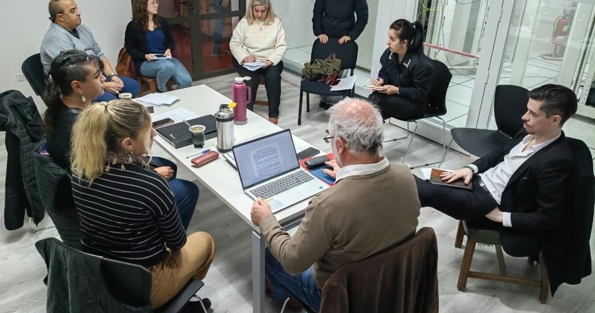 La reunión pasó a cuarto intermedio para continuar con el tratamiento de los distintos puntos planteados por las organizaciones sindicales