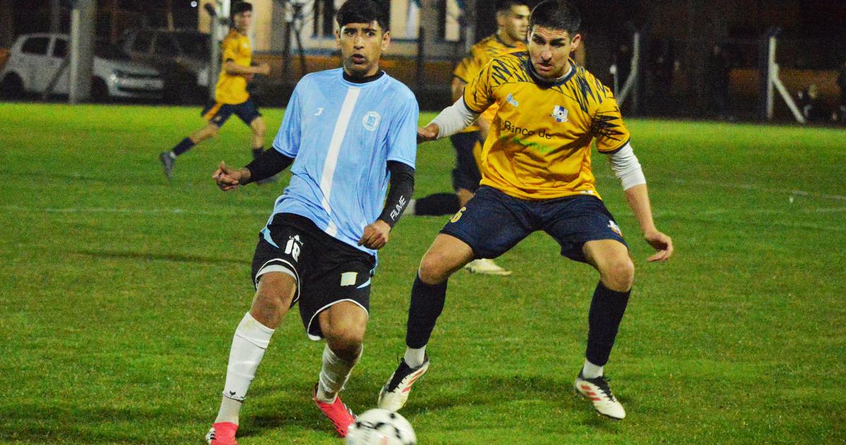 Cardonatto marca a Colmenares- el delantero de Olimpo hizo cuatro el domingo