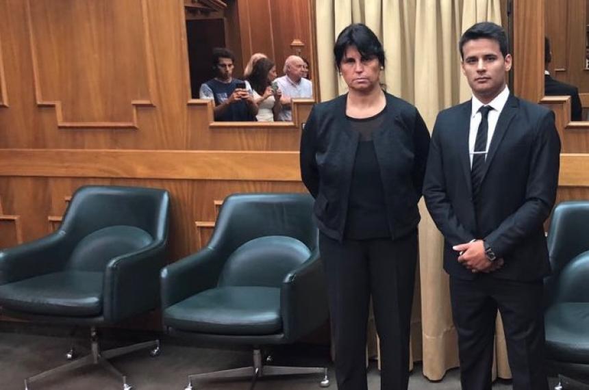 Paola Loscertales cuando asumió junto y al secretario sustituto Emiliano Darío Arriola