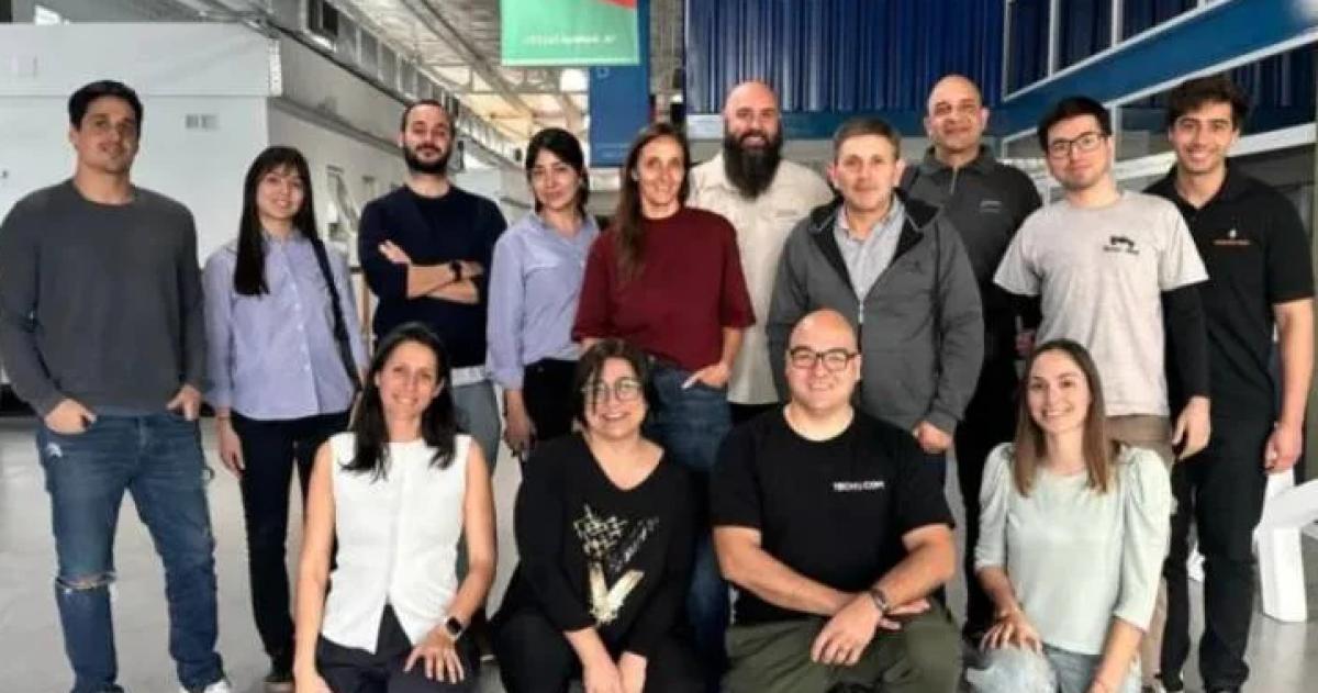 La estrategia metodológica no se centró en la adopción tecnológica como un fin aislado sino que partió de requerimientos genuinos expresados previamente por el empresariado local