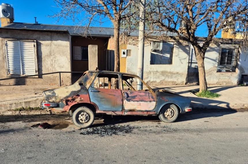 El vehículo esta estacionado frente a la vivienda del dueño