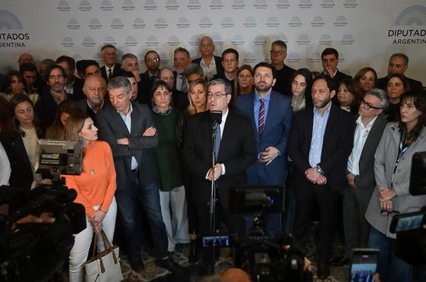 Diputados opositores