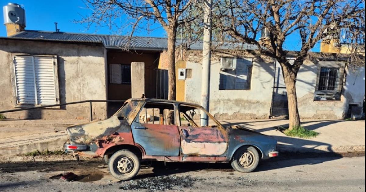 El vehículo esta estacionado frente a la vivienda del dueño